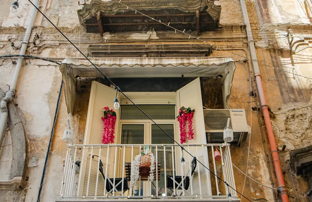 Il Balconcino Ai Tribunali-1